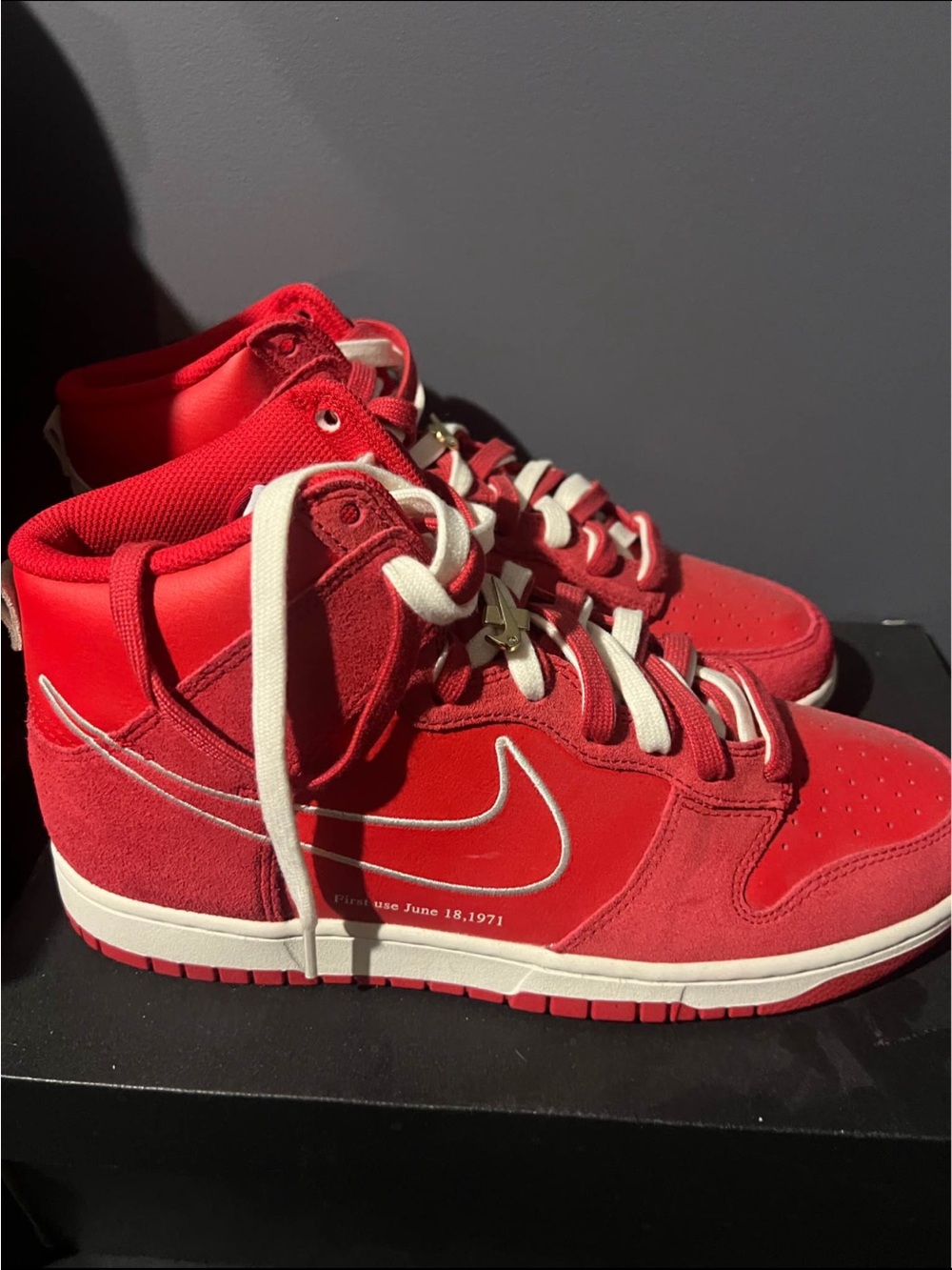 Nike men’s Red and White High-Top Sneakers